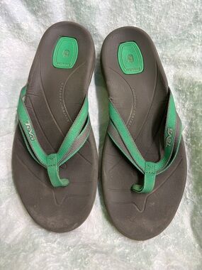Teva Green and Black Women’s Thong Sandals Very Nice collection